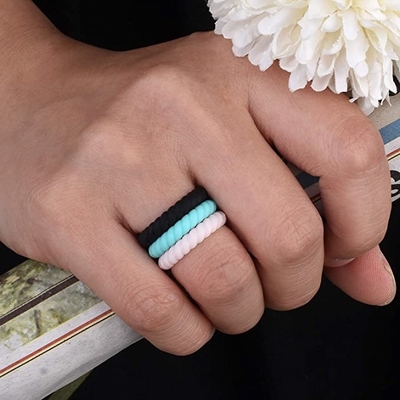 Tipis Jalinan Stackable Sport Black Ring Hypoallergenic Silicone Wedding Rings untuk Wanita